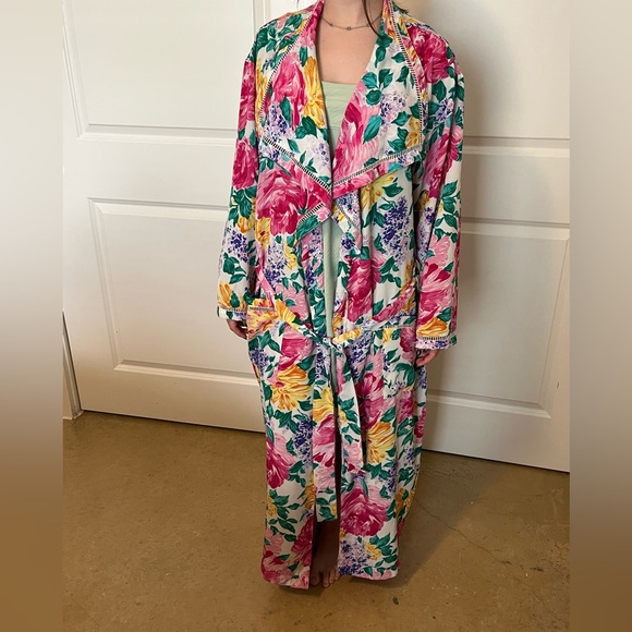 Vintage Pink Floral Victoria Secrets Robe w/ tie  -size Small - Picture 1 of 9